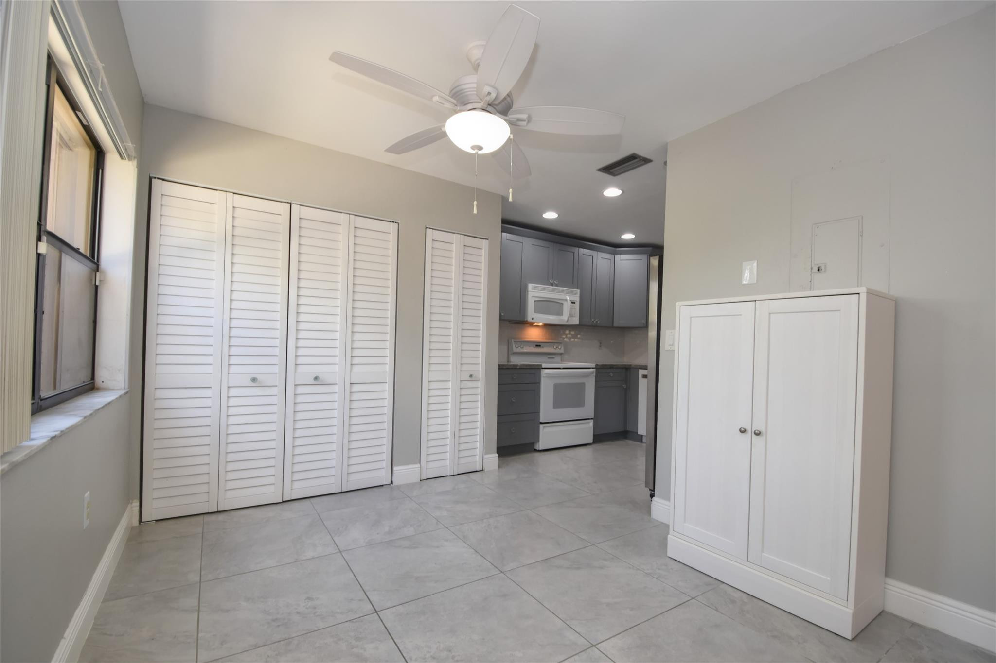 5467 Gate Lake Road, Unit 5467 Tamarac, FL 33319 - Photo 9 of 57 Breakfast Area