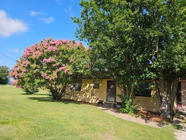 $169,900 | 140 South Comanche Drive, De Leon, TX 76444