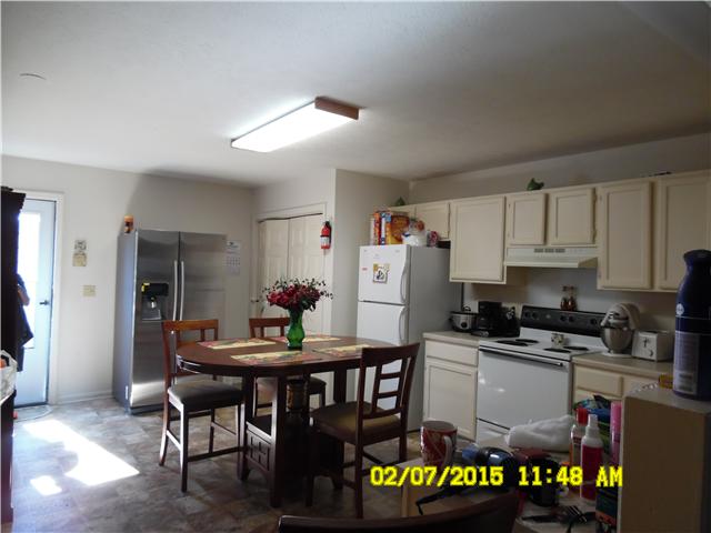 308 Manzano Road Madison, TN 37115 - Photo 3 of 8 Large eat-in Kitchen area