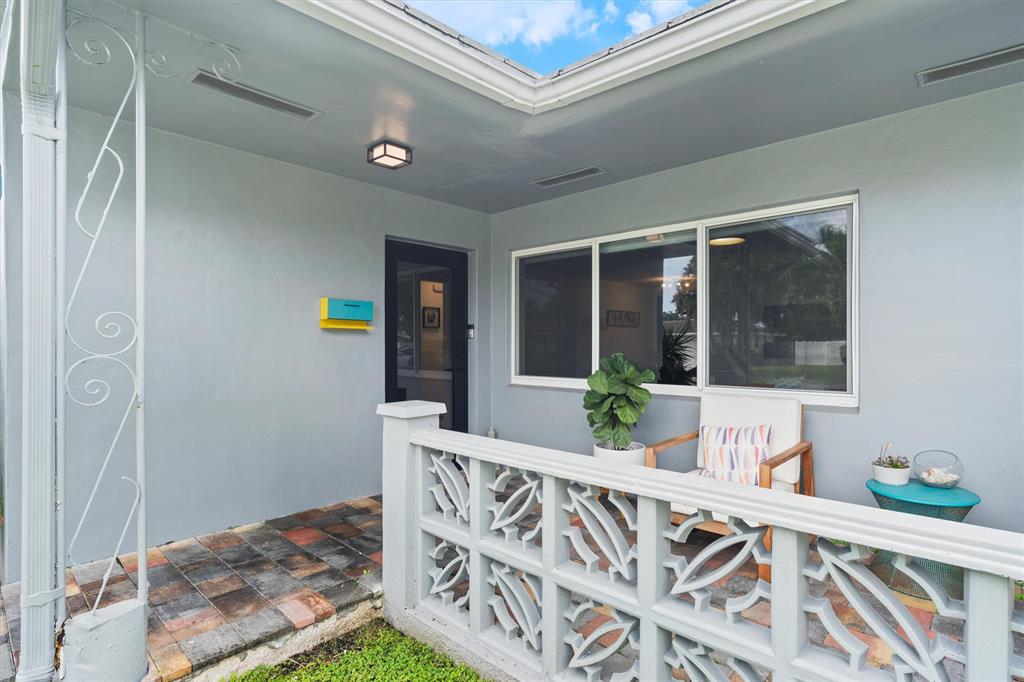 2242 Northeast 37th Street Lighthouse Point, FL 33064 - Photo 13 of 22