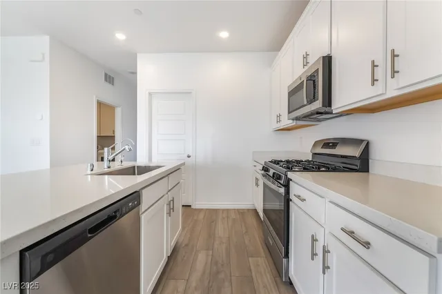 $2,020 | 288 Whitney Crest Street, Henderson, NV 89015