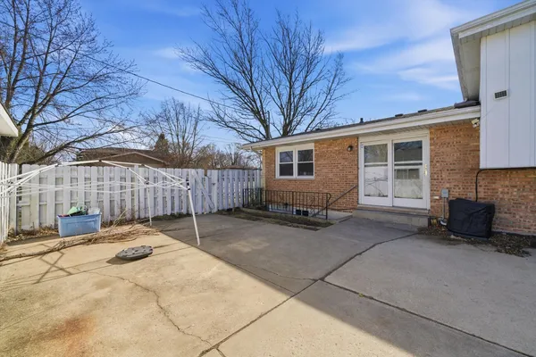 $240,000 | 17107 Evans Drive, South Holland, IL 60473