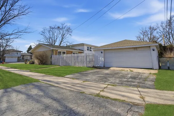 $240,000 | 17107 Evans Drive, South Holland, IL 60473