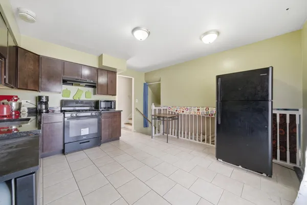 $240,000 | 17107 Evans Drive, South Holland, IL 60473