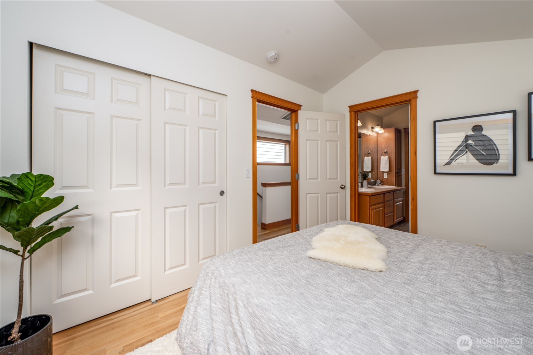8517 Stone Avenue North, Unit B Seattle, WA 98103 - Photo 17 of 24