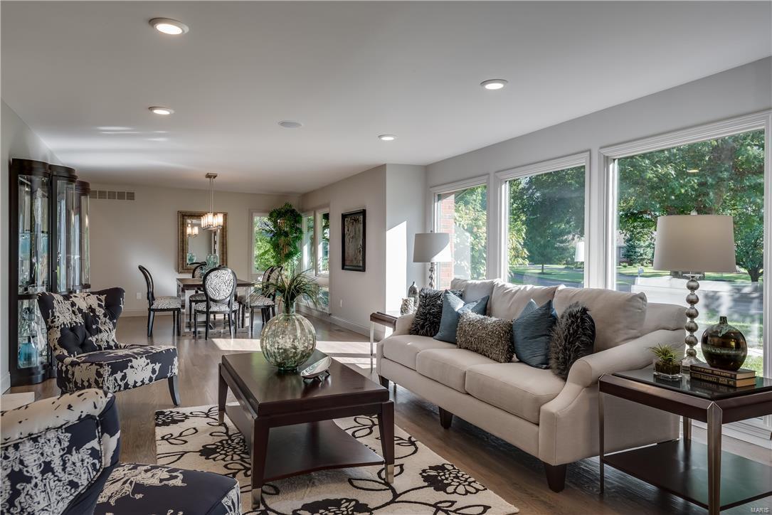 2963 Devondale Place Frontenac, MO 63131 - Photo 3 of 45