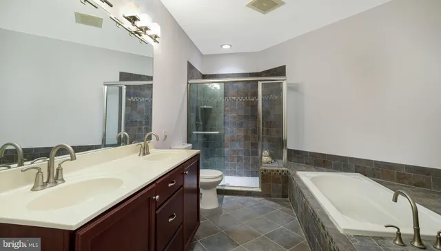 $325,900 | 305 Carson Terrace, Huntingdon Valley, PA 19006