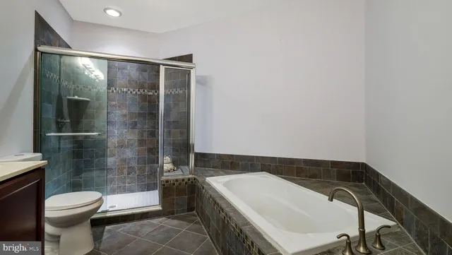 $325,900 | 305 Carson Terrace, Huntingdon Valley, PA 19006