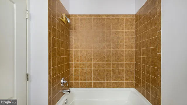 $325,900 | 305 Carson Terrace, Huntingdon Valley, PA 19006