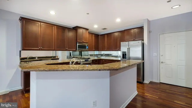 $325,900 | 305 Carson Terrace, Huntingdon Valley, PA 19006