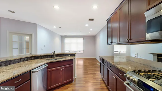 $325,900 | 305 Carson Terrace, Huntingdon Valley, PA 19006