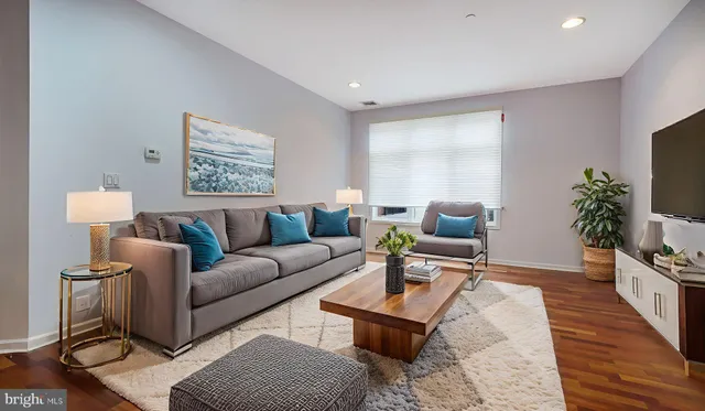 $325,900 | 305 Carson Terrace, Huntingdon Valley, PA 19006