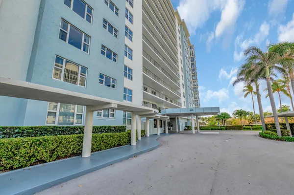 $899,900 | 220 Mac Farlane Drive, Unit S505, Delray Beach, FL 33483