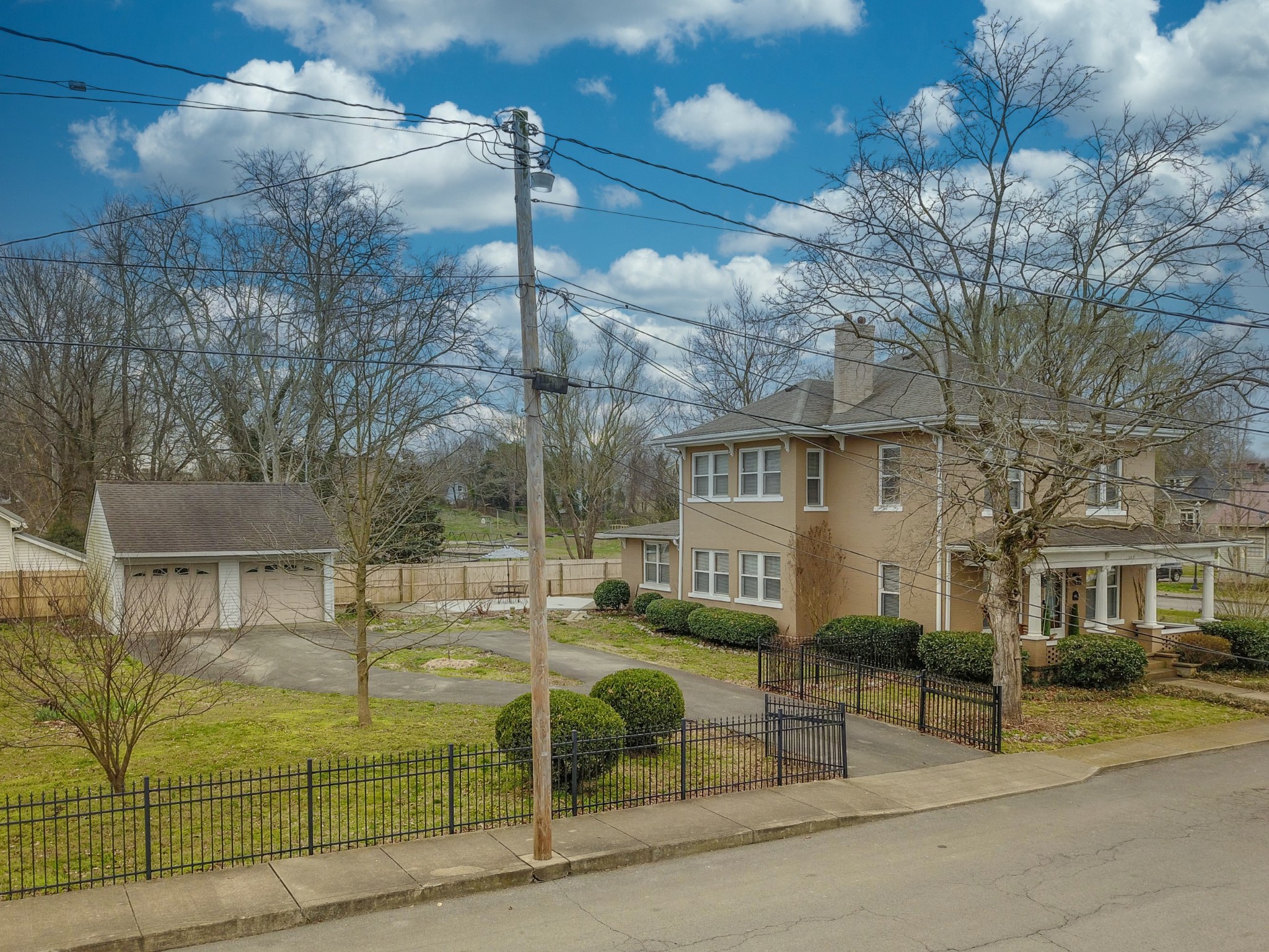 104 3rd Avenue West Springfield, TN 37172 - Photo 2 of 37 Gallery Image 2