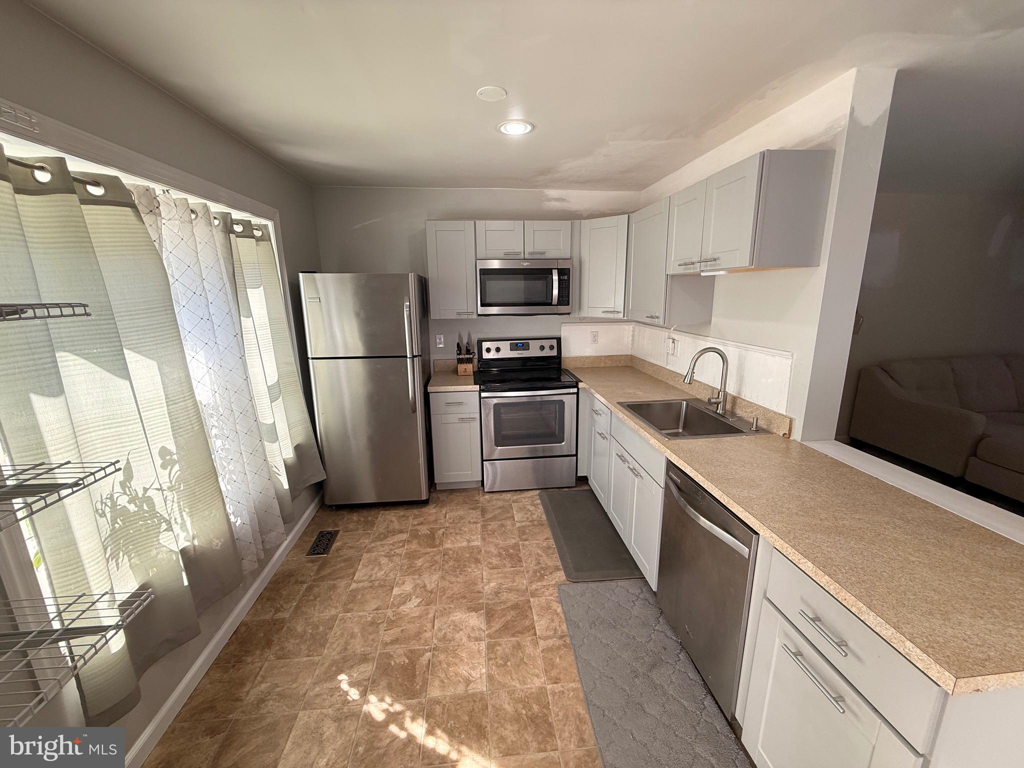 16 Hardwood Drive Rosedale, MD 21237 - Photo 2 of 17