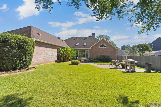 $699,900 | 17541 Crossing Boulevard, Baton Rouge, LA 70810