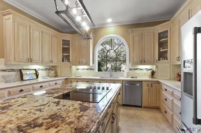 $699,900 | 17541 Crossing Boulevard, Baton Rouge, LA 70810