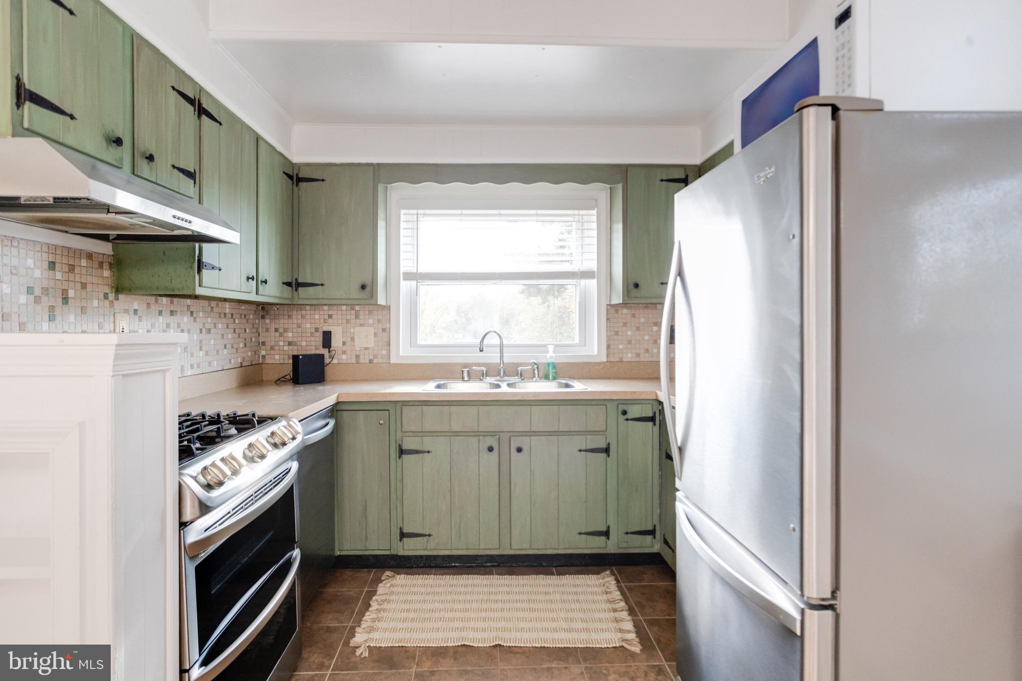 1329 Pine Grove Avenue Rosedale, MD 21237 - Photo 28 of 107