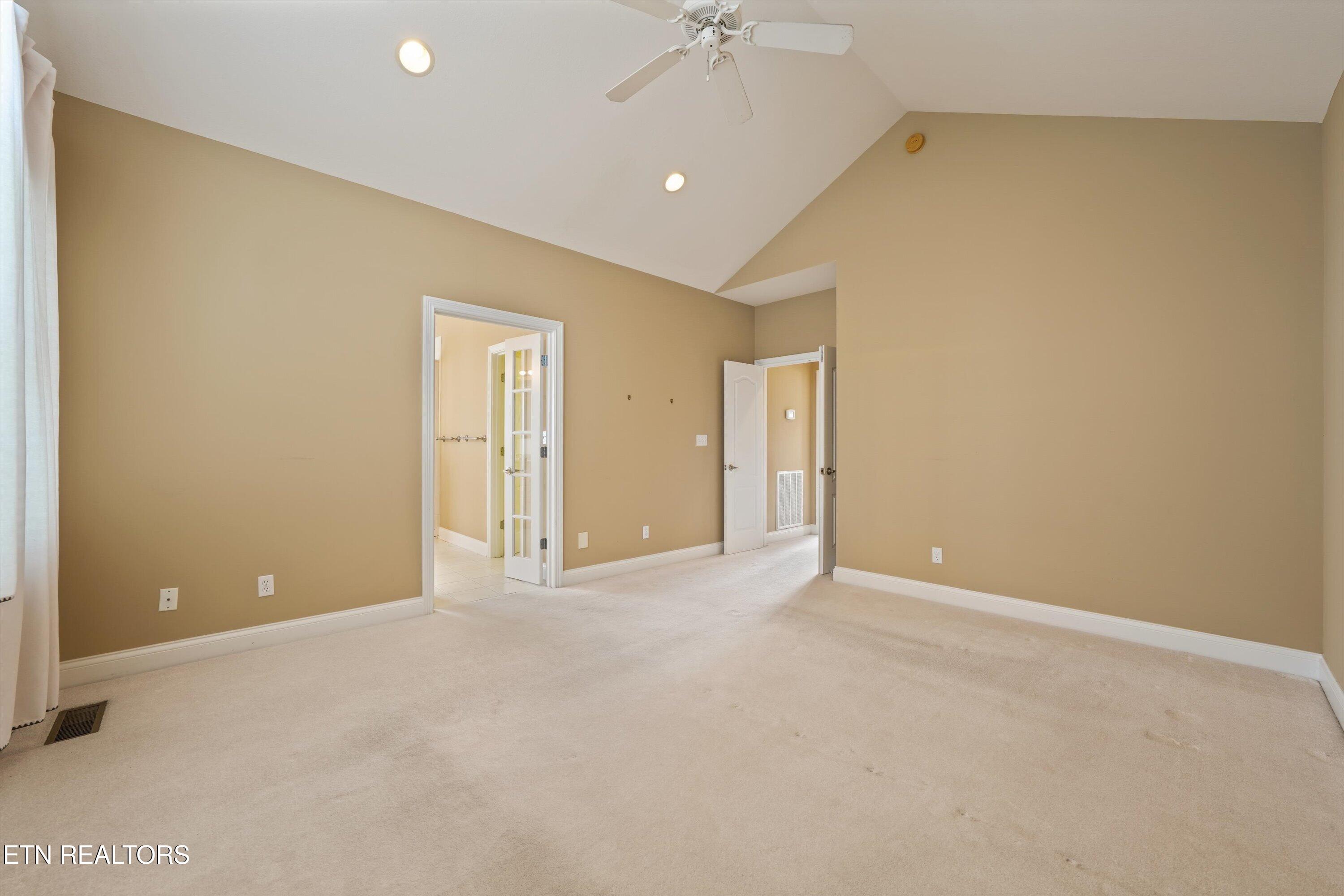 161 Liberty Court Oak Ridge, TN 37830 - Photo 17 of 45 Owners Suite
