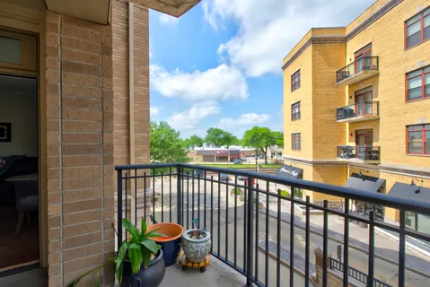 $365,000 | 50 North Plum Grove Road, Unit 202E, Palatine, IL 60067