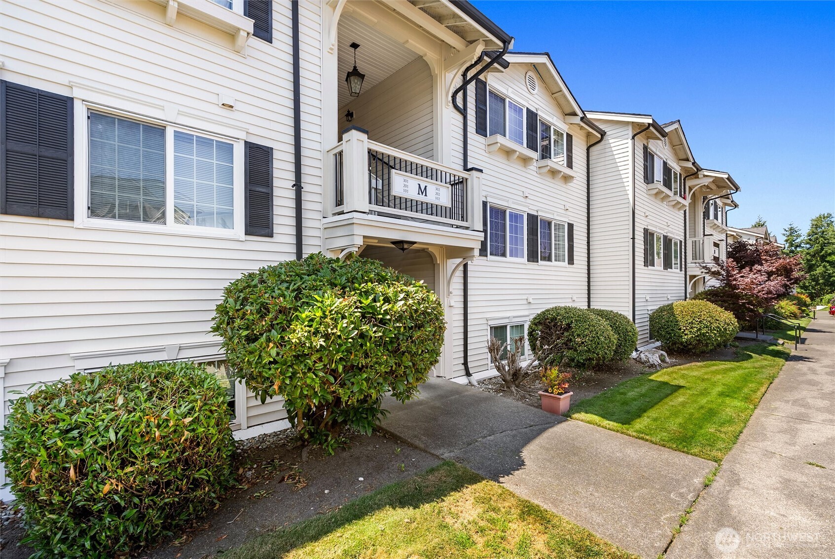 12404 East Gibson Road, Unit M202 Everett, WA 98204 - Photo 2 of 28