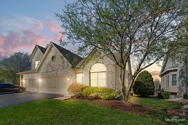 $400,000 | 574 Sudbury Circle, Oswego, IL 60543