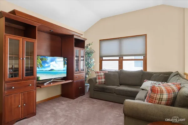 $400,000 | 574 Sudbury Circle, Oswego, IL 60543