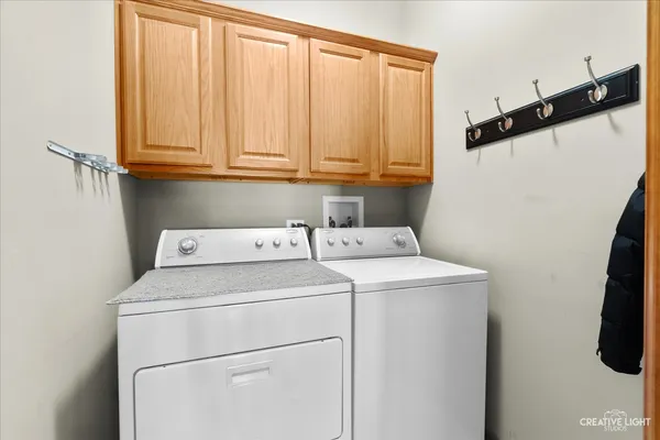 $400,000 | 574 Sudbury Circle, Oswego, IL 60543