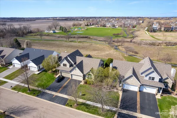 $400,000 | 574 Sudbury Circle, Oswego, IL 60543