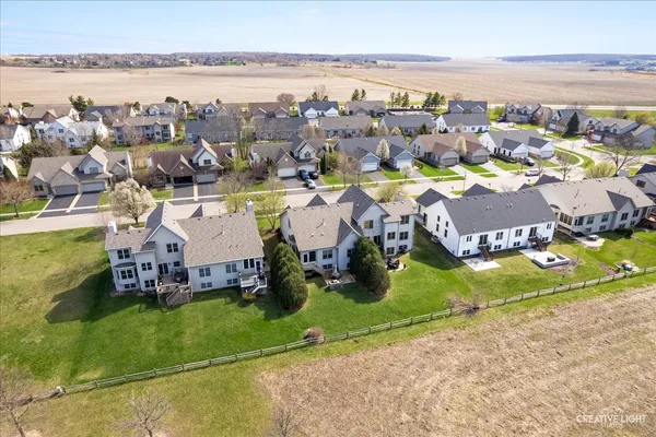 $400,000 | 574 Sudbury Circle, Oswego, IL 60543