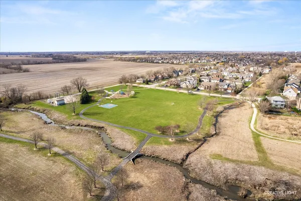 $400,000 | 574 Sudbury Circle, Oswego, IL 60543