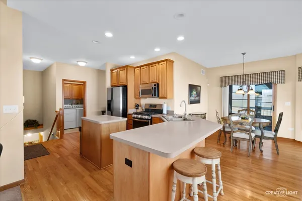 $400,000 | 574 Sudbury Circle, Oswego, IL 60543