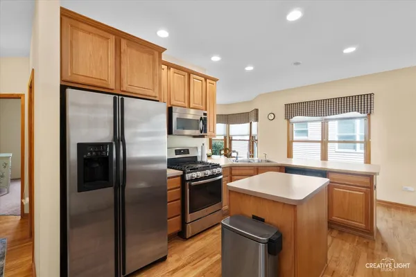 $400,000 | 574 Sudbury Circle, Oswego, IL 60543