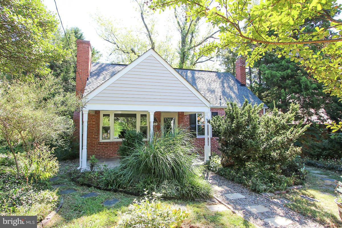 612 Deerfield Avenue Silver Spring, MD 20910 - Photo 2 of 26 Exterior (Front)