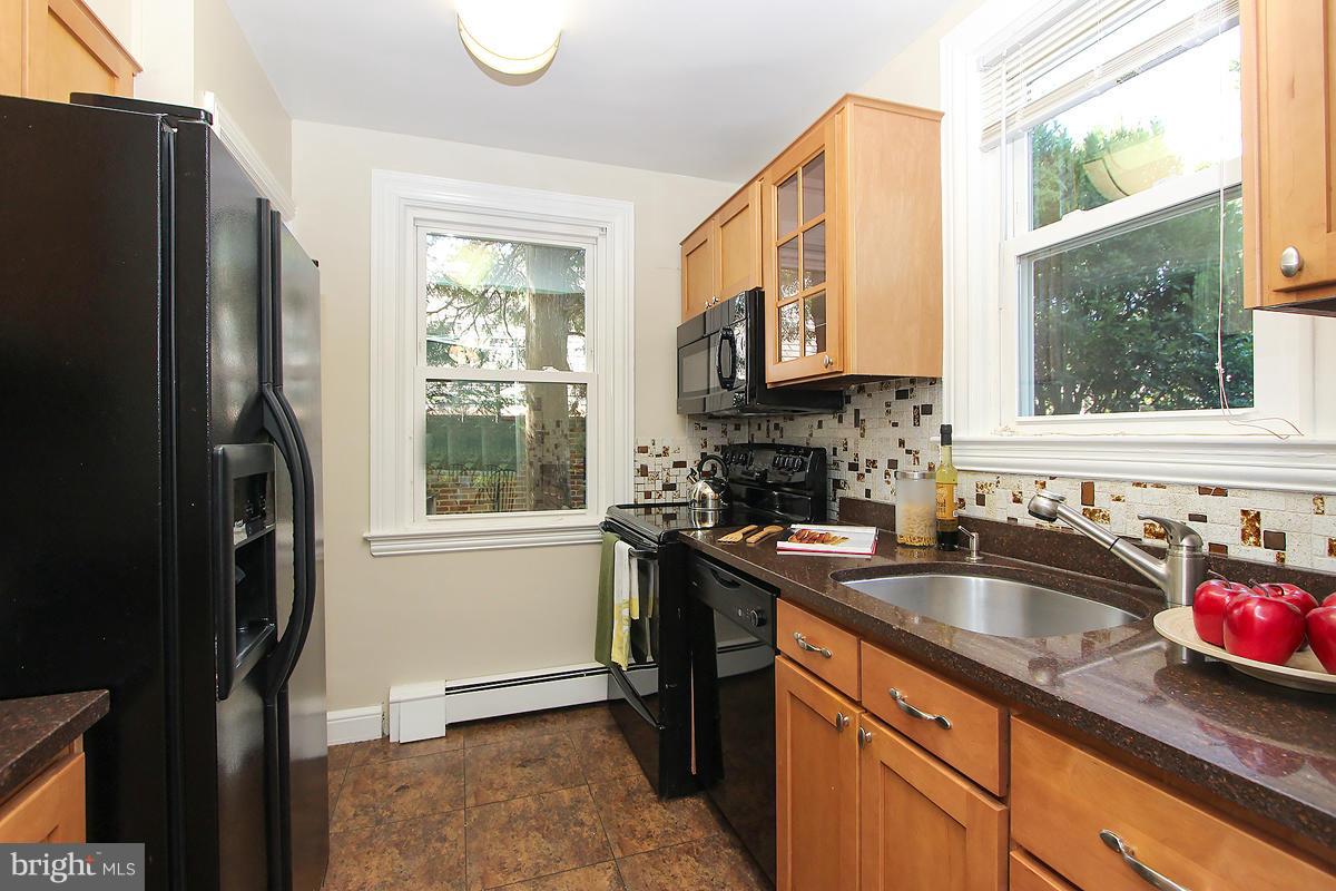 612 Deerfield Avenue Silver Spring, MD 20910 - Photo 11 of 26 Kitchen