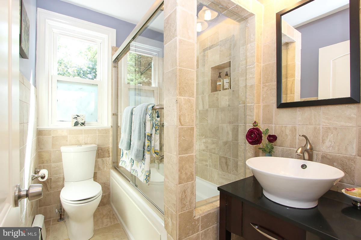 612 Deerfield Avenue Silver Spring, MD 20910 - Photo 16 of 26 Bath1