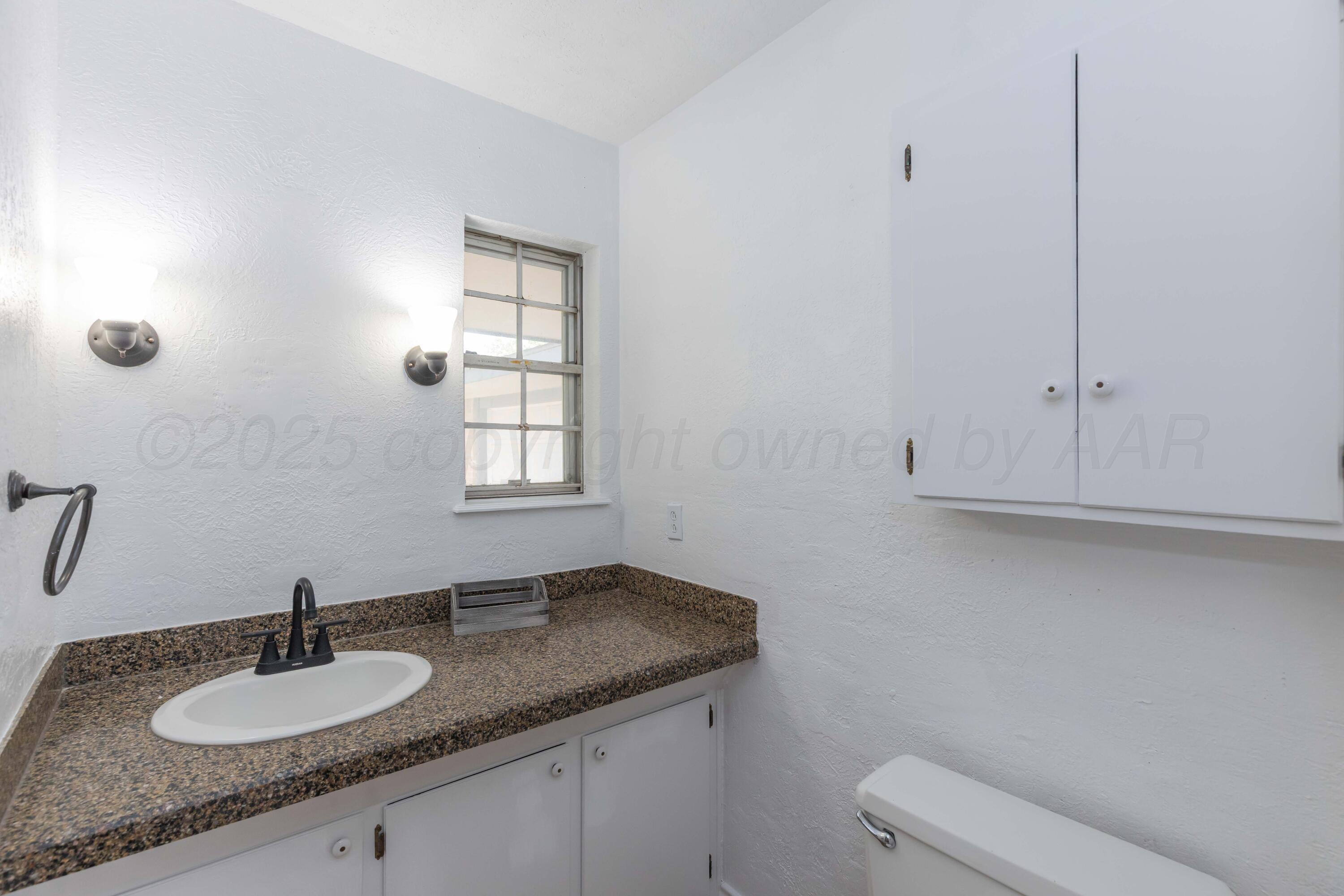 5123 Benton Drive Amarillo, TX 79110 - Photo 17 of 34 BATHROOM 2 VIEW 1