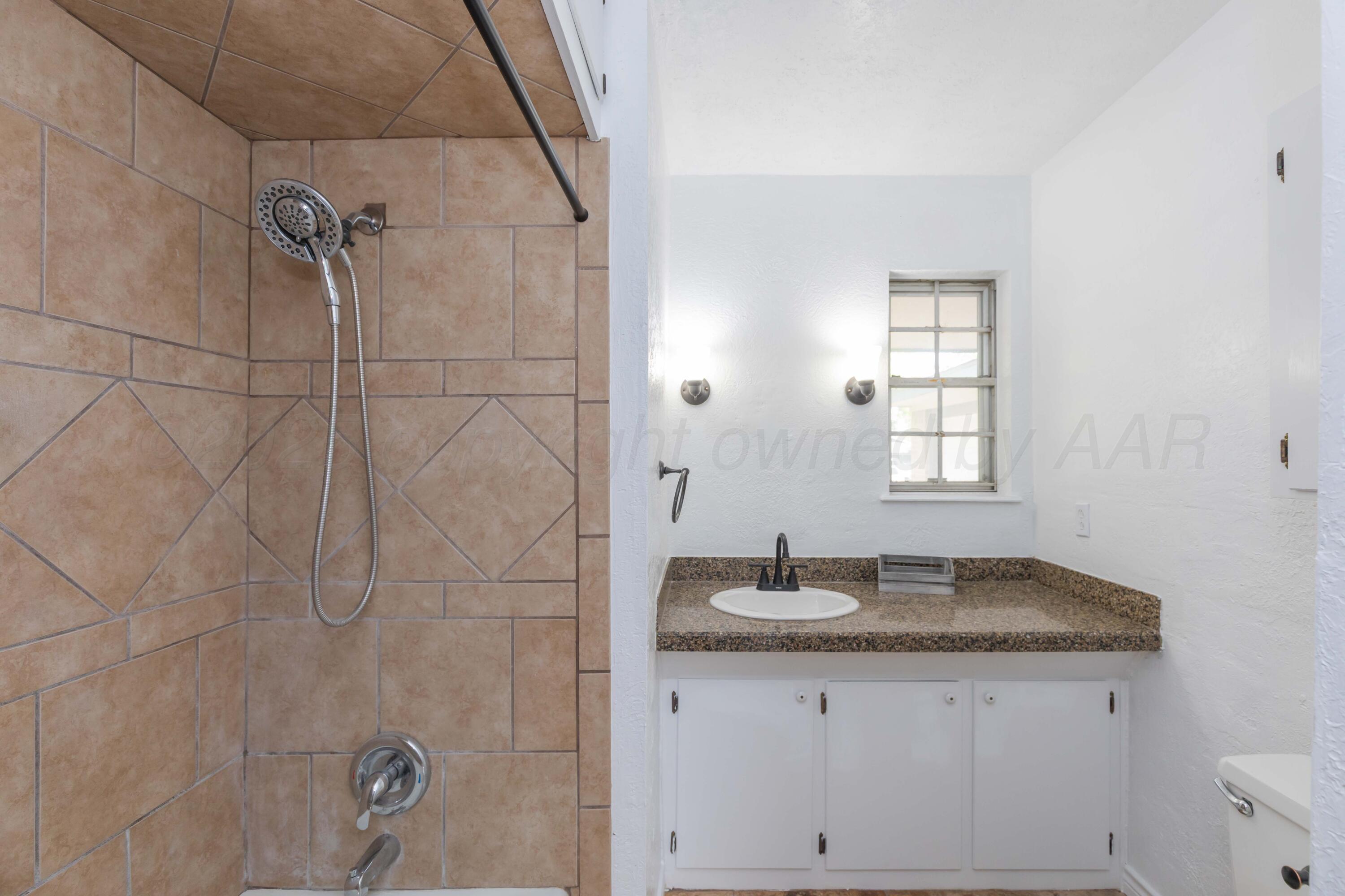 5123 Benton Drive Amarillo, TX 79110 - Photo 18 of 34 BATHROOM 2 VIEW 2
