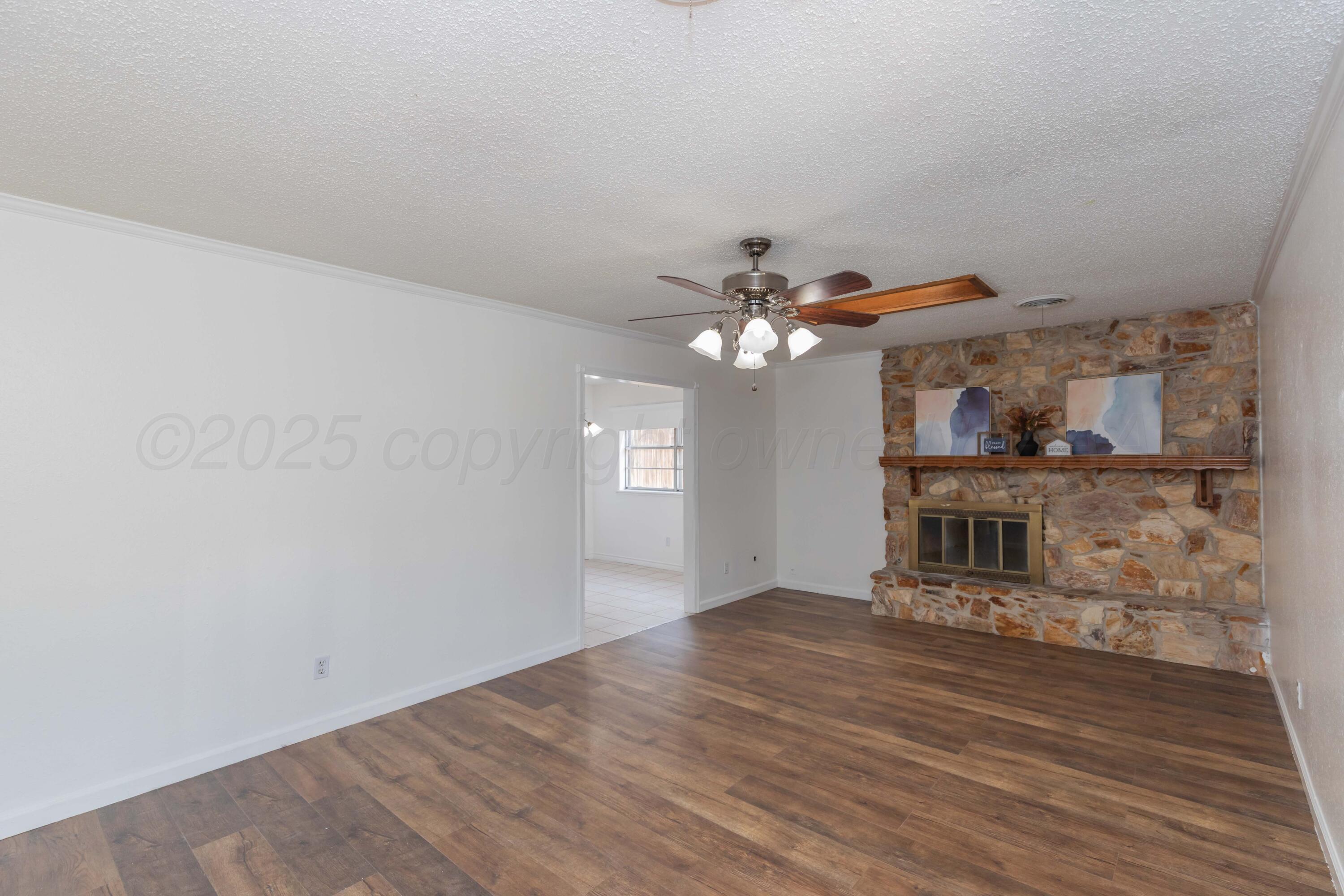 5123 Benton Drive Amarillo, TX 79110 - Photo 5 of 34 LIVING ROOM VIEW 2