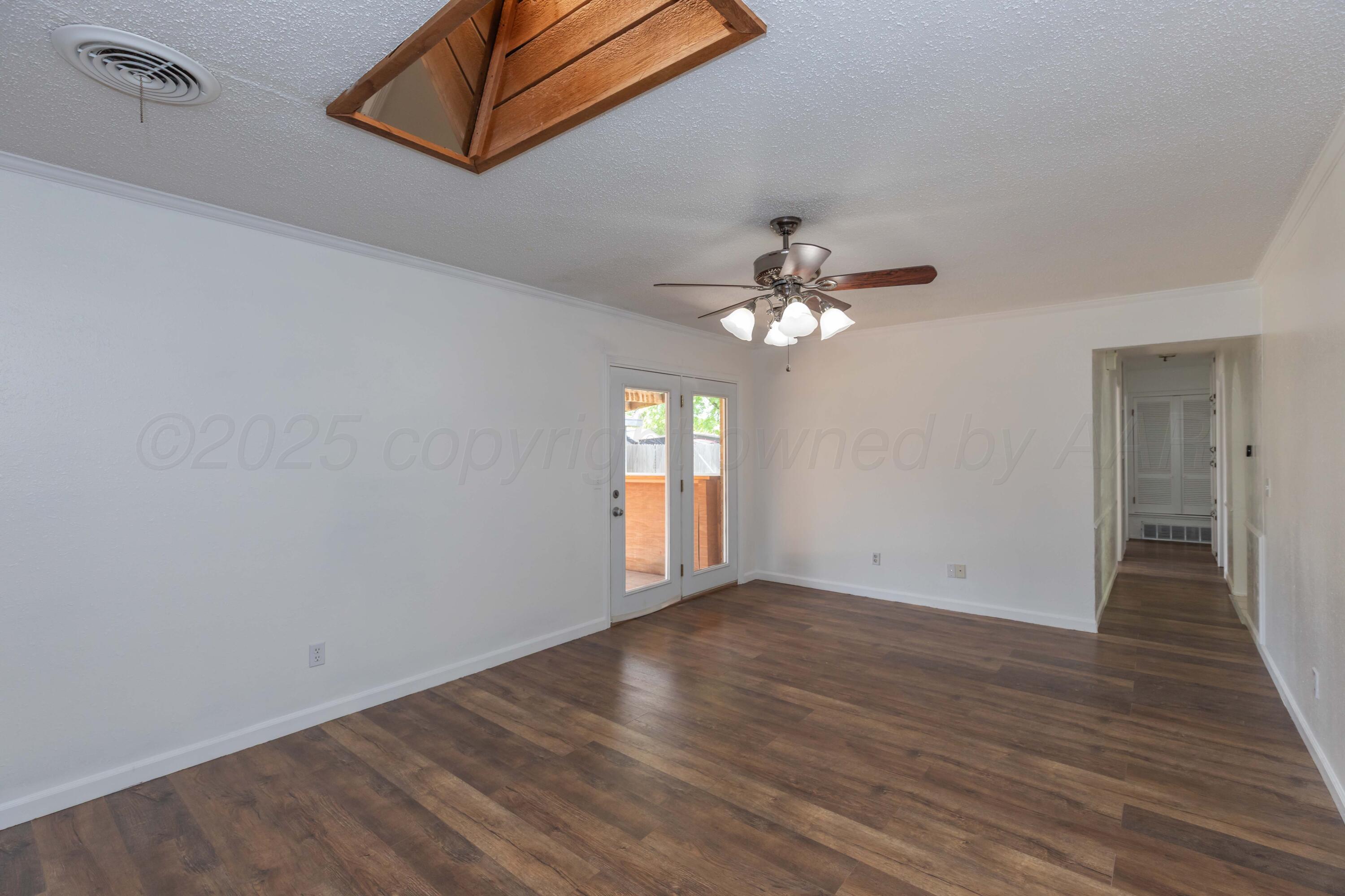 5123 Benton Drive Amarillo, TX 79110 - Photo 7 of 34 LIVING ROOM VIEW 4