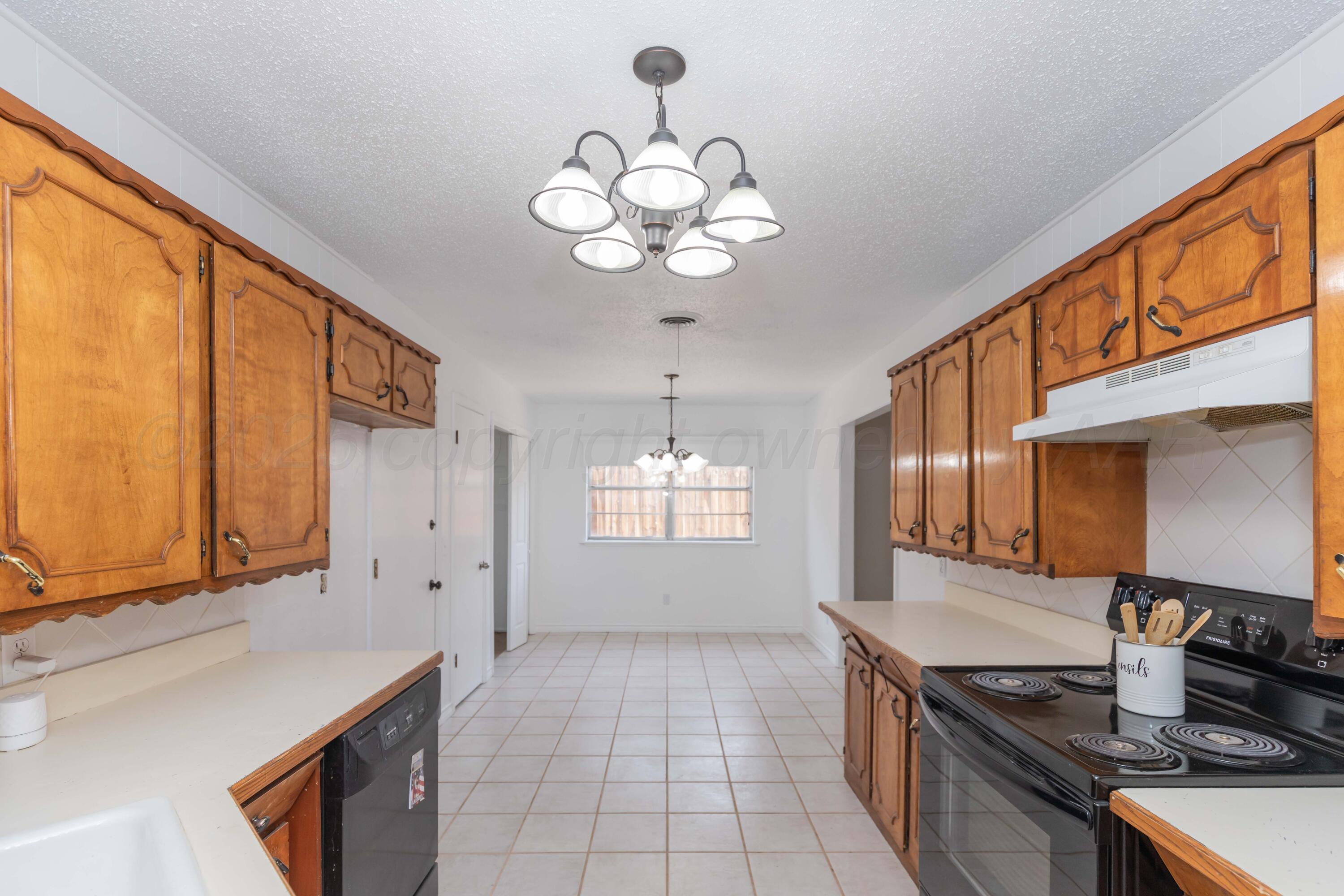 5123 Benton Drive Amarillo, TX 79110 - Photo 10 of 34 KITCHEN VIEW 3