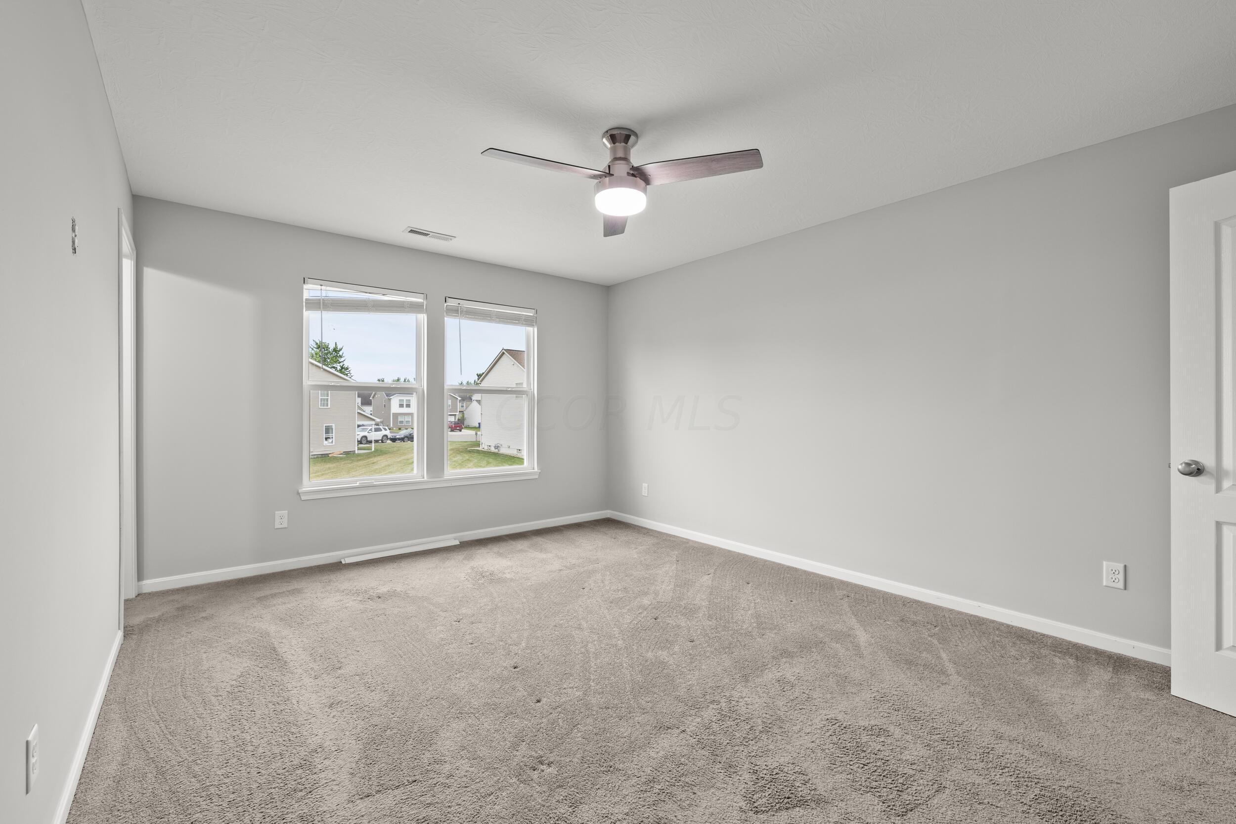4889 Amber Crossing Road Columbus, OH 43232 - Photo 19 of 33 20_primary suite 01
