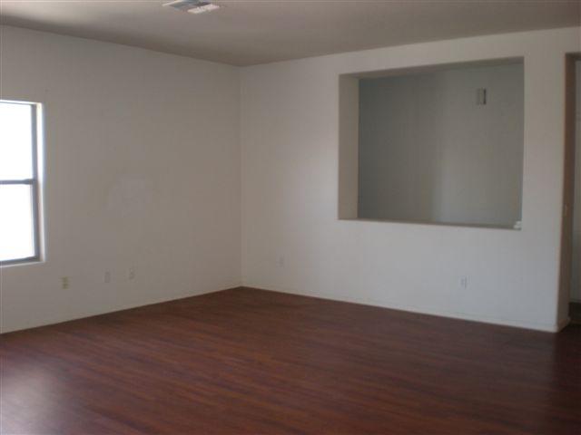 2628 West Bloch Road Phoenix, AZ 85041 - Photo 4 of 12 family room
