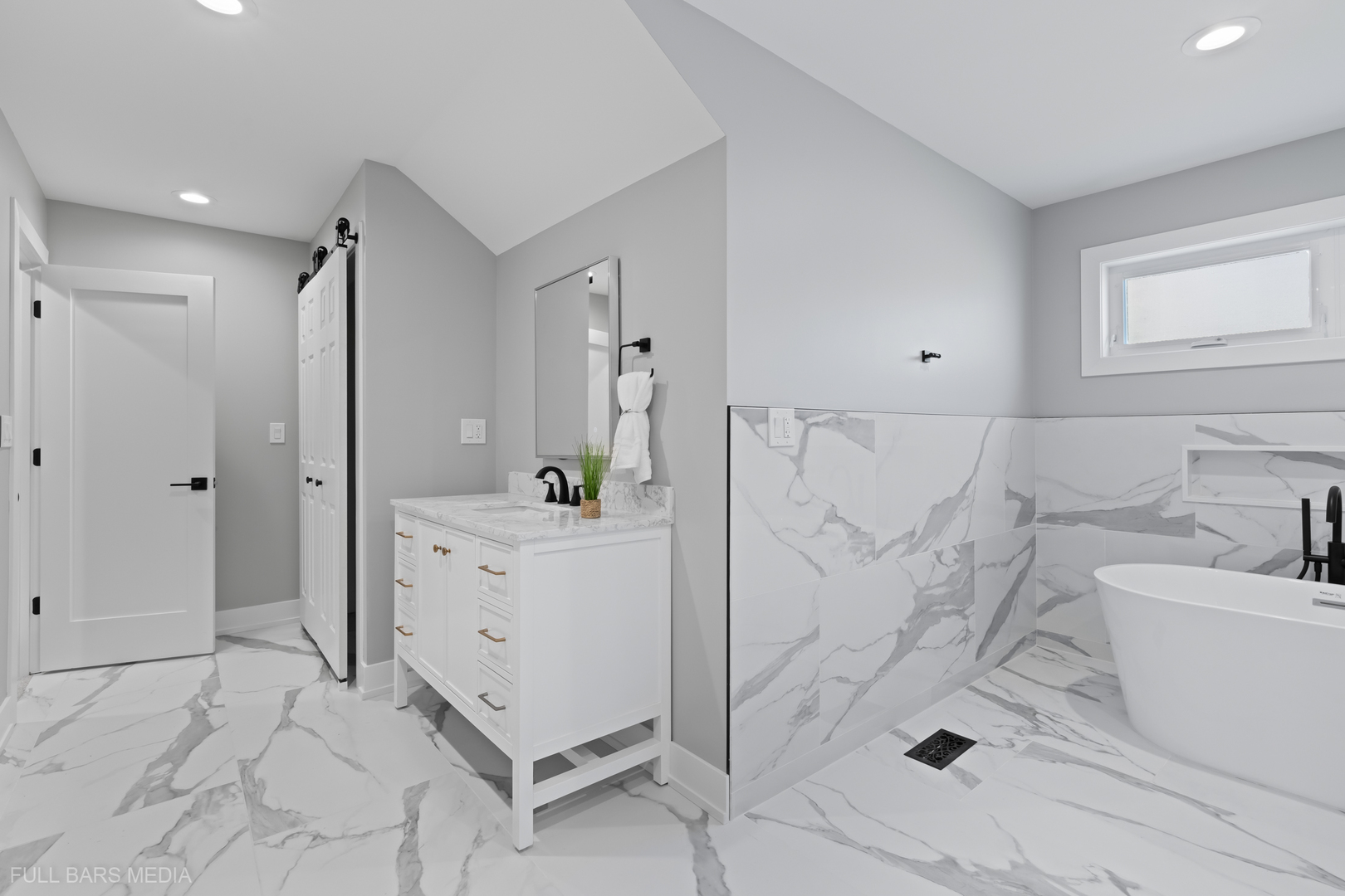 4019 Faith Lane St. Charles, IL 60174 - Photo 22 of 38 a bathroom with a bathtub sink and toilet