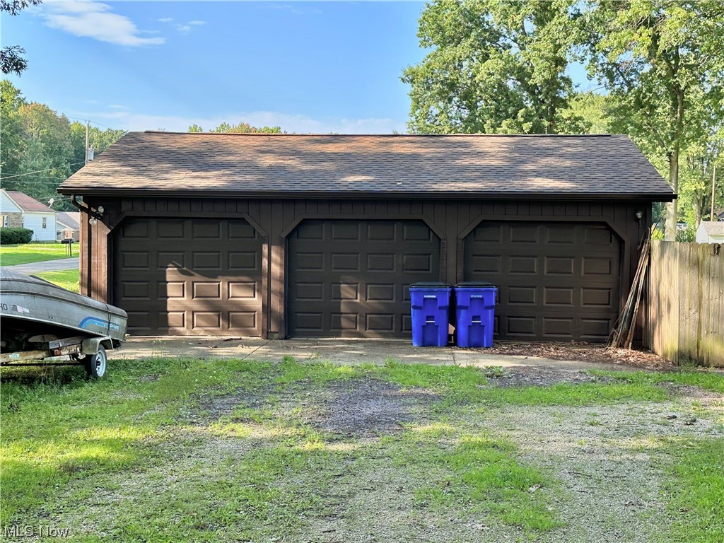 6310 Morgan Road Ravenna, OH 44266 - Photo 7 of 35 Three Car Garage