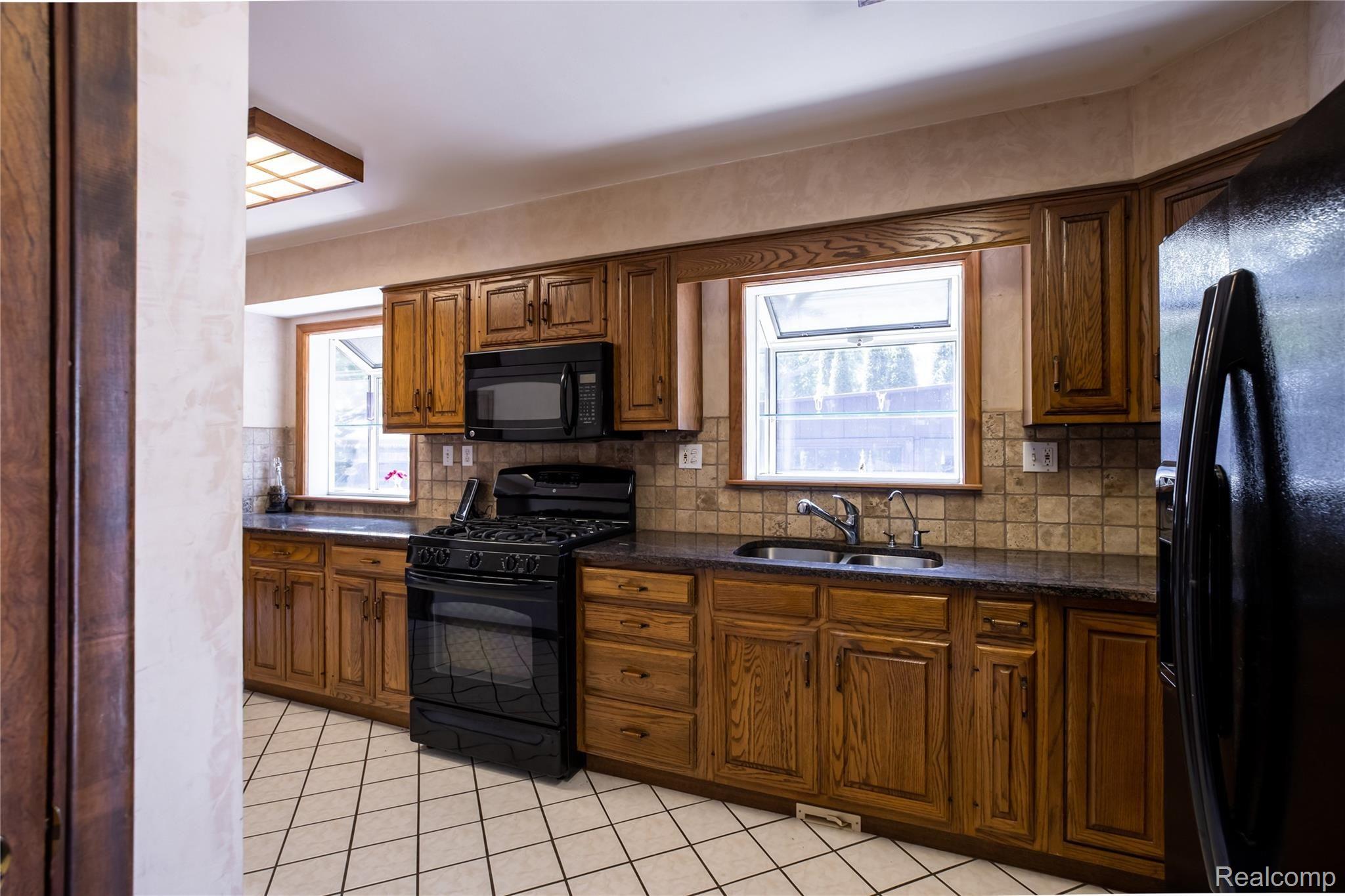 3496 Hazelton Avenue Rochester, MI 48307 - Photo 20 of 35 3496 HAZELTON AVE - INTERIOR-23.jpg