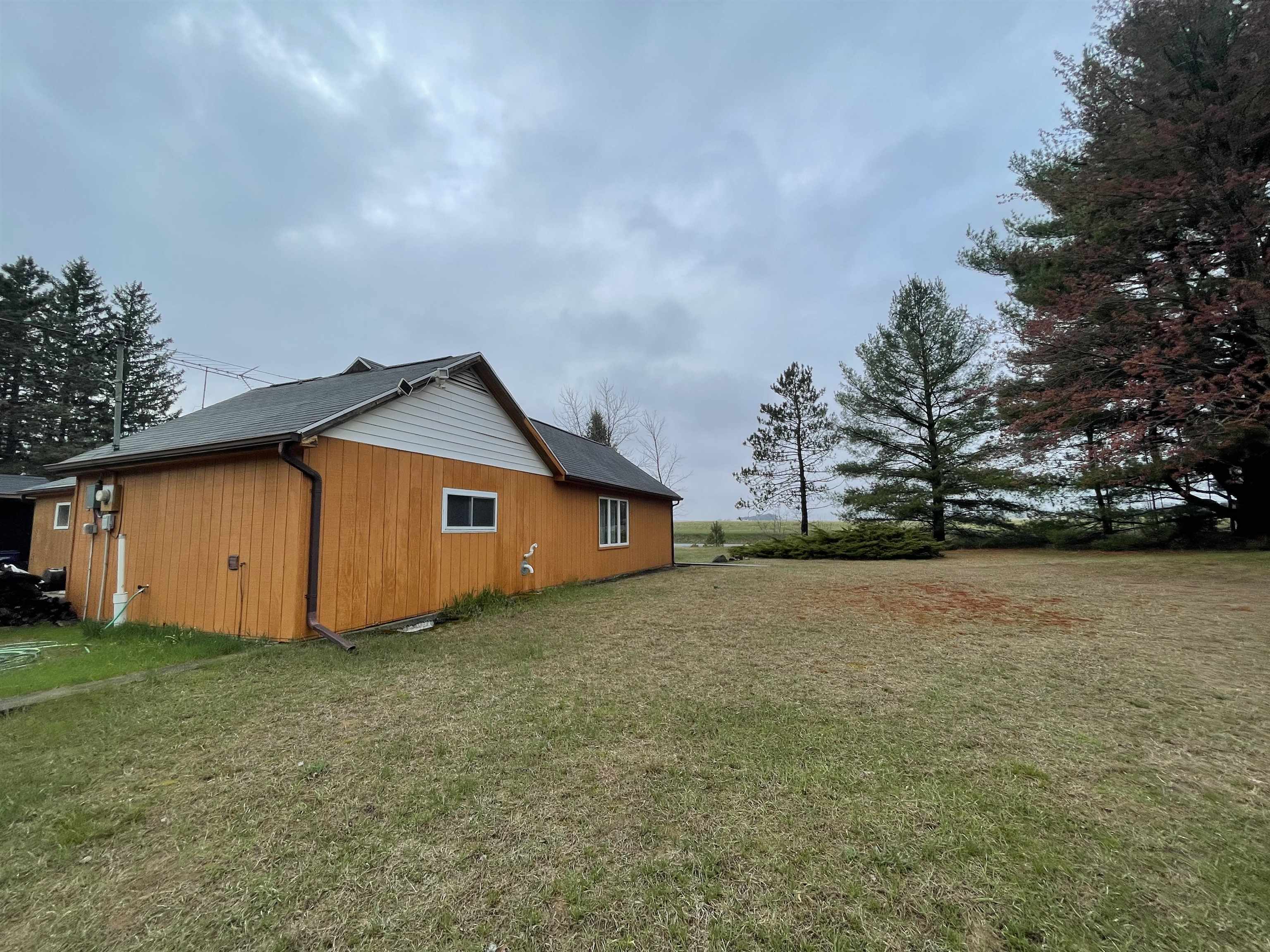 1097 20 Mile Road Barryton, MI 49305 - Photo 4 of 32 1933156-fc19109e-47d9-4afe-9cc1-9d60b799ea6c.JPG