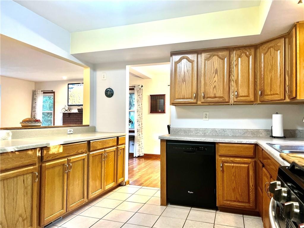7335 Shannon Road Verona, PA 15147 - Photo 5 of 21 Gallery Image 5