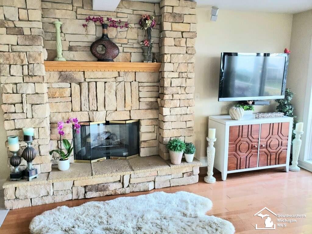 4555 Allen Cove Road Luna Pier, MI 48157 - Photo 30 of 77 Gas Fireplace