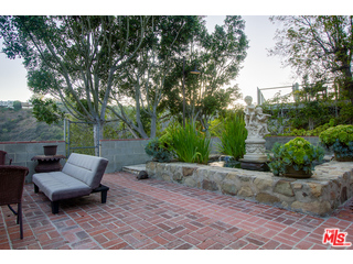 1055 Stradella Road Los Angeles, CA 90077 - Photo 17 of 18